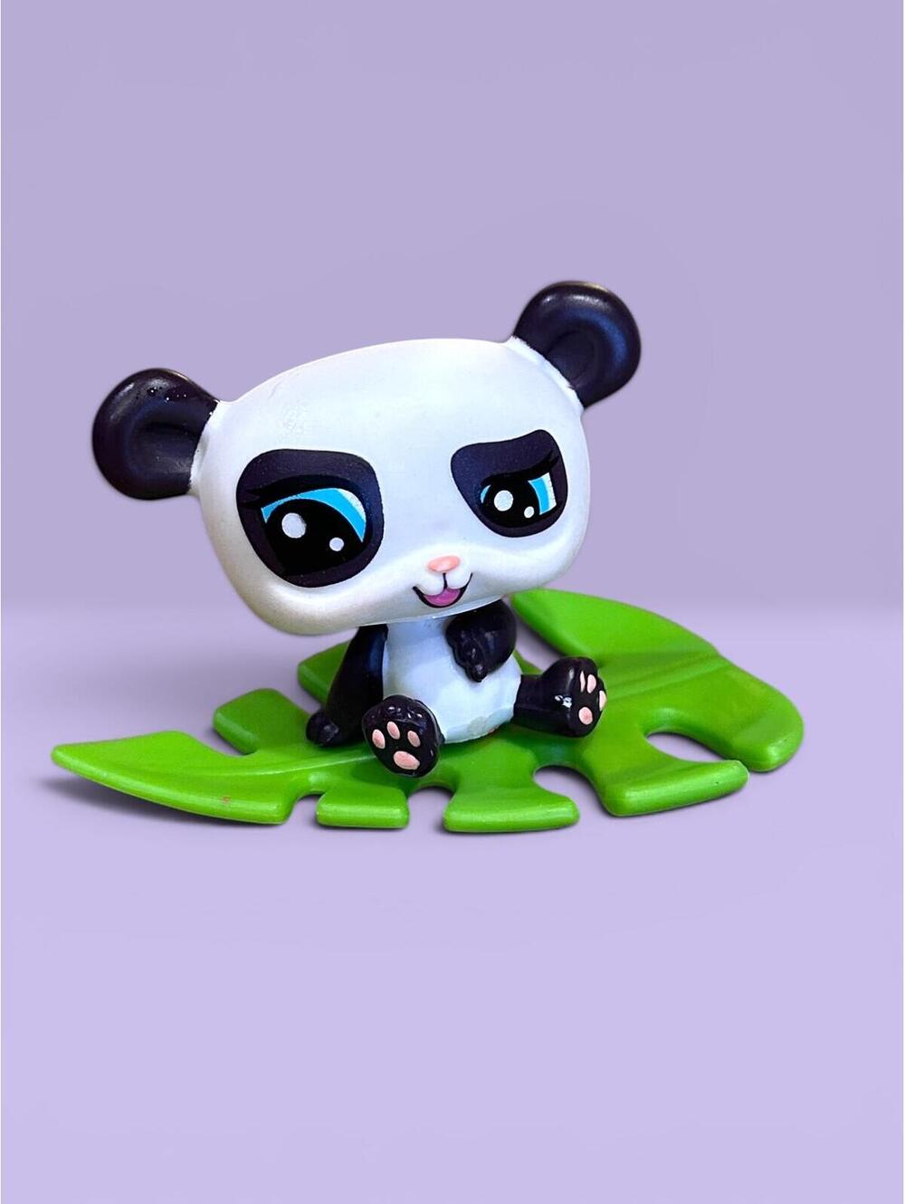 Littlest Pet Shop LPS Panda #1413 with Accessory
